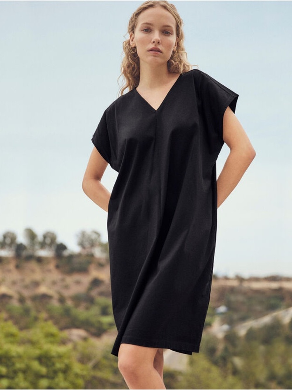 Uniqlo Black V-neck Midi Length Cocoon Dress 100% Cotton Relaxed Fit Minimal